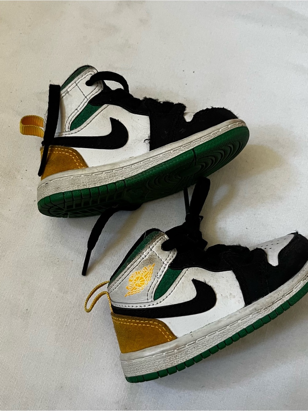 Nike toddler High-Top Sneakers in White, Black, Green & Mustard 5C